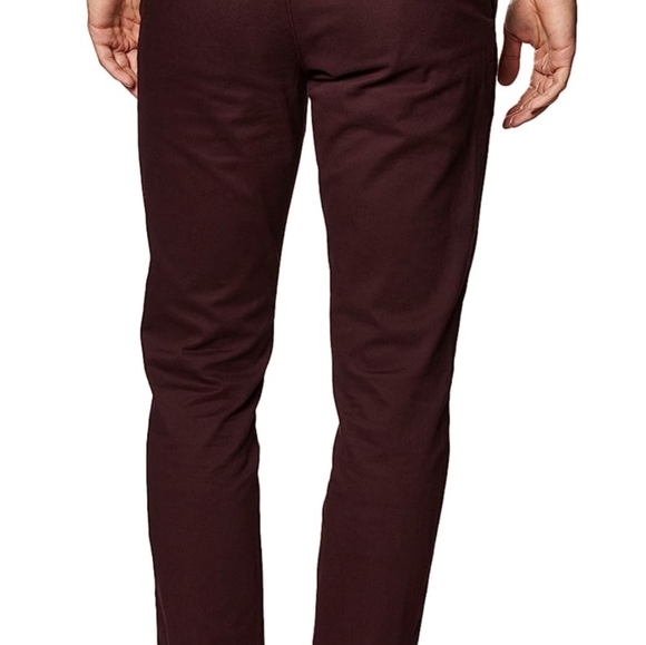 Amazon Essentials Men's Relaxed-Fit Casual Stretch Khaki Pant - Picture 3 of 4